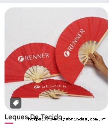 Leque com haste de madeira