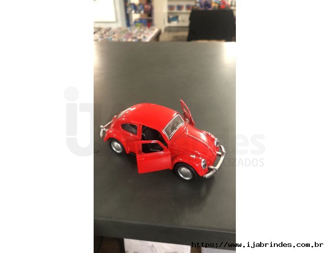 Mini fusca com caixa de acrilico