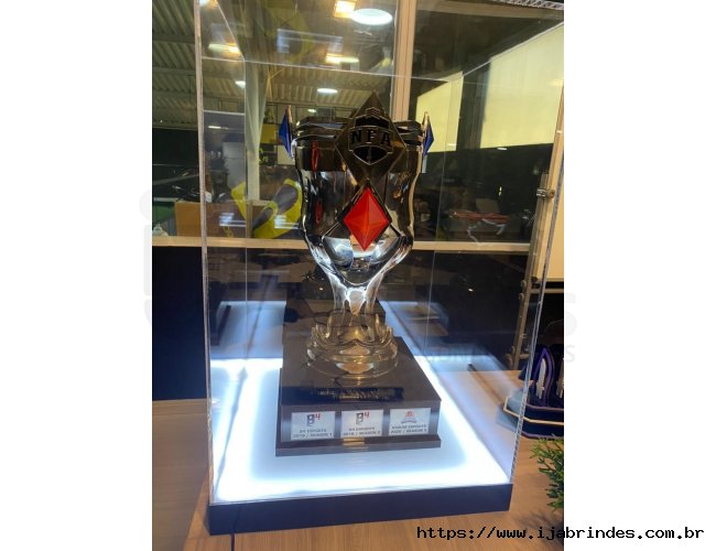 Cúpula personalizada com base tipo caixa