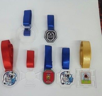 MEDALHA EM ACRILICO